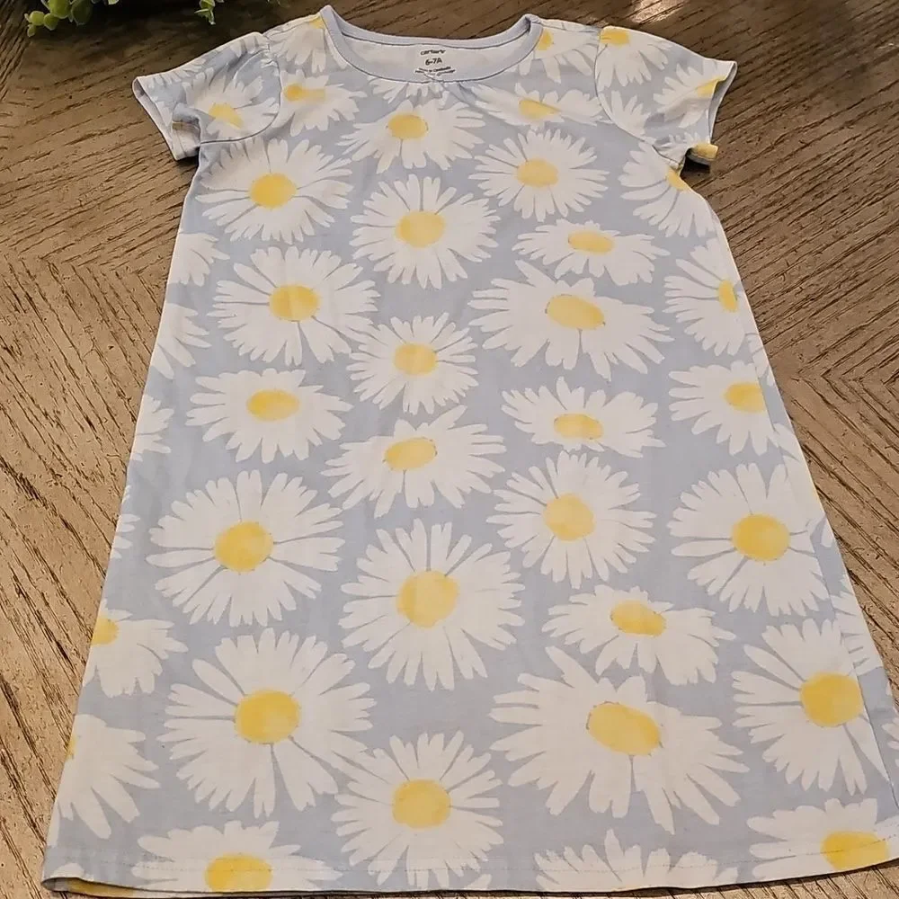 Sunflower Pjs Size 6/7 Carters